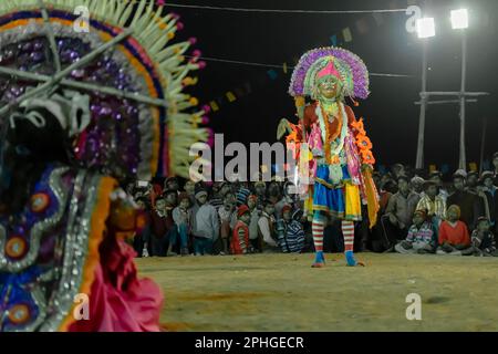 Purulia, Westbengalen, Indien - 23. Dezember 2015 : Chhau-Tanz oder Chhou-Tanz. Das immaterielle Kulturerbe der Menschheit der UNESCO. Stockfoto