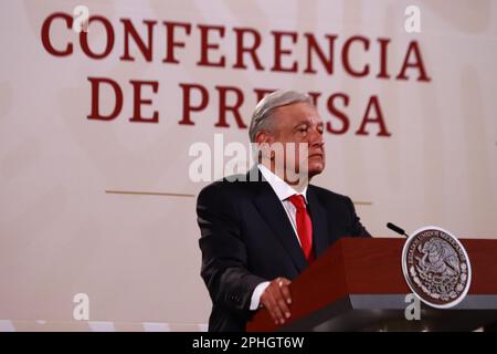Mexiko-Stadt, Mexiko. 28. März 2023. 28. März 2023 Mexiko-Stadt, Mexiko: Der mexikanische Präsident Andres Manuel Lopez Obrador spricht während der Informationskonferenz im Nationalpalast am 28 2023. März in Mexiko-Stadt, Mexiko. (Foto: Carlos Santiago/Eyepix Group/Sipa USA) Guthaben: SIPA USA/Alamy Live News Stockfoto