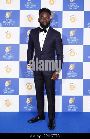 Jimmy Akingbola kommt für die Royal Television Society Programme Awards im Grosvenor House Hotel, London. Foto: Dienstag, 28. März 2023. Stockfoto