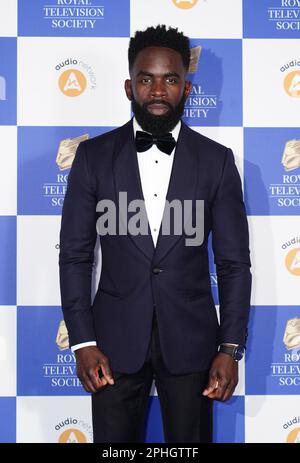 Jimmy Akingbola kommt für die Royal Television Society Programme Awards im Grosvenor House Hotel, London. Foto: Dienstag, 28. März 2023. Stockfoto