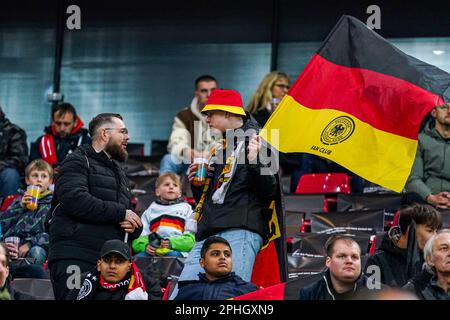 Köln, Deutschland. 28. März 2023. KÖLN, DEUTSCHLAND - MÄRZ 28: Deutsche Fans während des internationalen Freundschaftsspiels zwischen Deutschland und Belgien im RheinEnergieStadion am 28. März 2023 in Köln (Foto von Joris Verwijst/Orange Pictures) Guthaben: Orange Pics BV/Alamy Live News Stockfoto