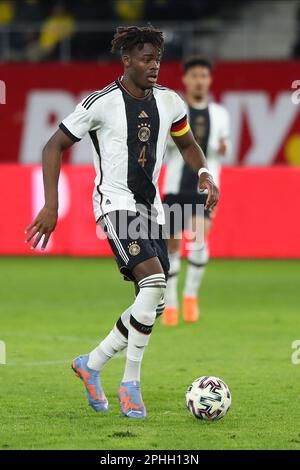 Sibiu, Rumänien. 28. März 2023. Fußball, U21 Männer: Internationale Wettkämpfe, Rumänien - Deutschland im Stadion in Sibiu. Deutschlands 4 Yann Aurel Bisseck auf dem Ball. Kredit: Stefan Constantin/dpa/Alamy Live News Stockfoto