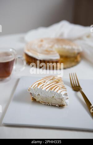 Zitronen-Baiser-Torte Stockfoto