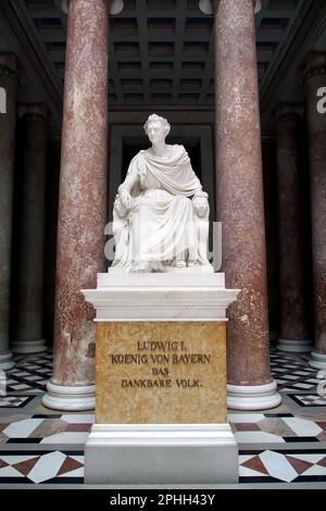 Statue von König Ludwig I., Haupthalle, Walhalla-Gedenkstätte, Ruhmeshalle, die lobenswerte und angesehene Menschen in der deutschen Geschichte, Deutschland, Europa ehrt Stockfoto