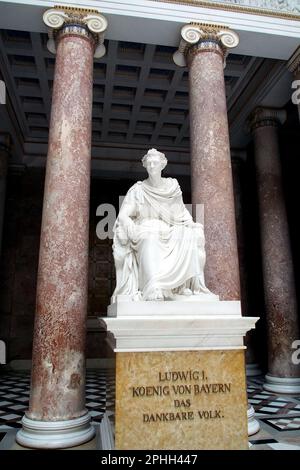 Statue von König Ludwig I., Haupthalle, Walhalla-Gedenkstätte, Ruhmeshalle, die lobenswerte und angesehene Menschen in der deutschen Geschichte, Deutschland, Europa ehrt Stockfoto