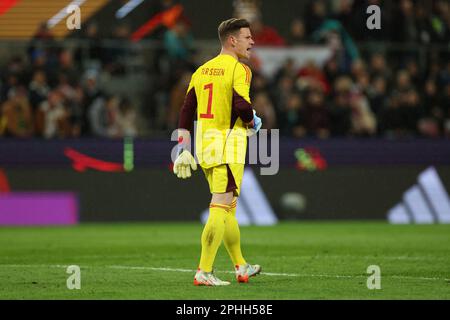 Köln, Deutschland. 28. März 2023. Fußball: Internationale Spiele, Deutschland - Belgien, RheinEnergieStadion. Der deutsche Torwart Marc-Andre ter Stegen spricht mit seinen Teamkollegen. Kredit: Christian Charisius/dpa/Alamy Live News Stockfoto