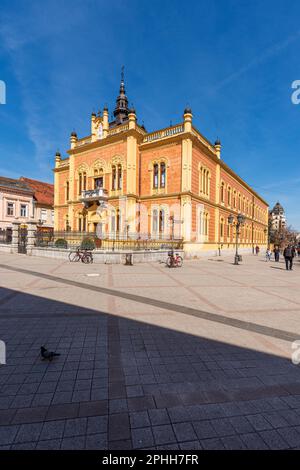 Novi Sad, Serbien - 24. März 2023: Orthodoxer Bischofspalast, Palast des Bischofspalastes der serbischen orthodoxen Kirche, wurde 1741 durch die Bemühungen von b erbaut Stockfoto