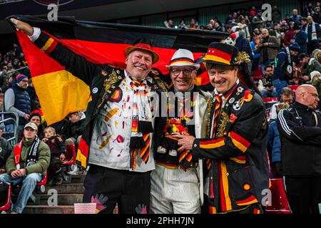 Köln, Deutschland. 28. März 2023. KÖLN, DEUTSCHLAND - MÄRZ 28: Deutsche Fans während des internationalen Freundschaftsspiels zwischen Deutschland und Belgien im RheinEnergieStadion am 28. März 2023 in Köln (Foto von Joris Verwijst/Orange Pictures) Guthaben: Orange Pics BV/Alamy Live News Stockfoto