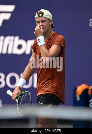 Miami, Florida, USA. 28. März 2023. Taylor Fritz gegen Holger Rune am 7. Tag der Miami Open 2023 im Hard Rock Stadium am 28. März 2023 in Miami, Florida. Kredit: Mpi04/Media Punch/Alamy Live News Stockfoto