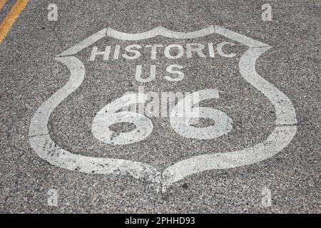 Das Asphaltschild der Route 66 in Oatman, Arizona, USA Stockfoto