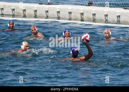 ISTANBUL, TURKIYE - 02. JULI 2022: Wasserball-Spiel während des Maltepe Water Sports Festival Stockfoto