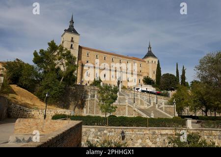 Toledo, Spanien - 6. Oktober 2022: Alcazar von Toledo, eine Steinbefestigung im höchsten Teil Toledos Stockfoto