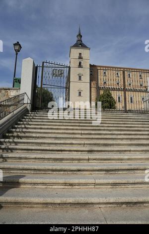 Toledo, Spanien - 6. Oktober 2022: Alcazar von Toledo, eine Steinbefestigung im höchsten Teil Toledos Stockfoto