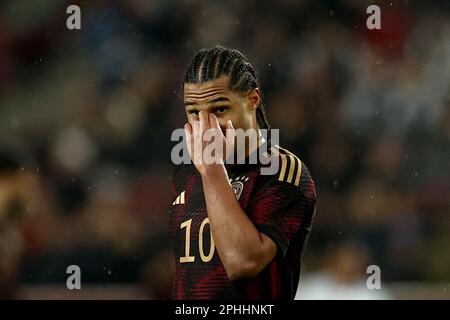 Köln, Deutschland. 28. März 2023. Fußball: Internationale Spiele, Deutschland - Belgien, RheinEnergieStadion. Der deutsche Serge Gnabry reagiert. Kredit: Rolf Vennenbernd/dpa/Alamy Live News Stockfoto