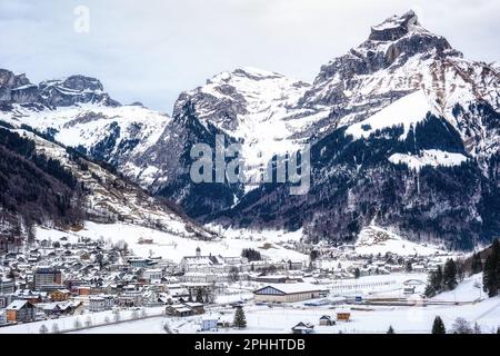 Die Stadt Engelberg, ein beliebtes Winterski-Resort in den Alpen, Zentralschweiz Stockfoto