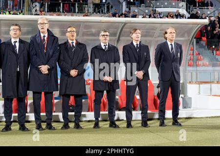 Coach Roberto Mancini (Italien) Teammanager Gabriele Oriali (Italien) Assistant Coach Alberico Evani (Italien) während der National Anthems während der Europameisterschaft – Malta gegen Italien, UEFA-Fußball-Europameisterschaft in Ta'Qali, Italien, März 26 2023 Stockfoto