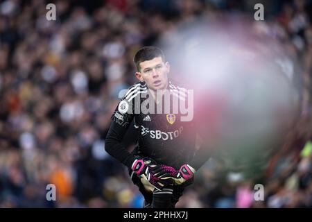 Illan Meslier von Leeds United lässt den Ball während des Premier League-Spiels zwischen Leeds United und Brighton & Hove Albion in Elland Road, Leeds, am Sonntag, den 12. März 2023, aus dem Spiel. (Foto: Pat Scaasi | MI News) Guthaben: MI News & Sport /Alamy Live News Stockfoto