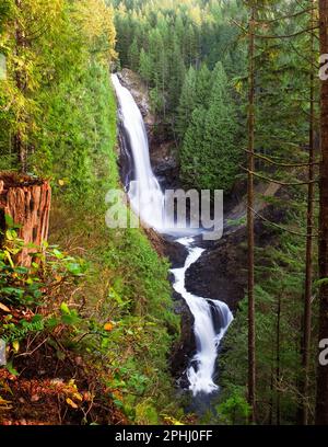 Die Wunderschönen Wallace Falls Stürzen Um 367 Meter Ab. Wallace Falls State Park Stockfoto