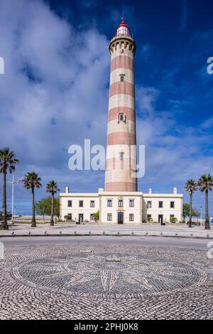 Europa, Portugal, Aveiro, Gafanha da Nazare. Der Leuchtturm von Barra, Farol da Barra. Am Eingang zur Aveiro Lagune. Stockfoto