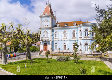 Europa, Portugal, Alcobaca. Ein altes blaues Haus in Alcobaca. Stockfoto