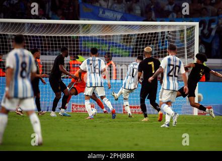 Santiago Del Estero, Argentinien. 28. März 2023. Fußball: Internationale Spiele, Argentinien - Curacao, Estadio Unico Madre de Ciudades. Argentiniens Lionel Messi (10) erzielt ein Tor. Kredit: Gustavo Ortiz/dpa/Alamy Live News Stockfoto