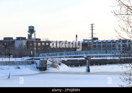 Städtischer Stadtpark St-Henri Montreal schneebedeckt dezember 2022 Stockfoto