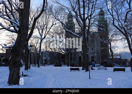 Städtischer Stadtpark St-Henri Montreal schneebedeckt dezember 2022 Stockfoto