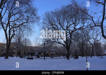 Städtischer Stadtpark St-Henri Montreal schneebedeckt dezember 2022 Stockfoto