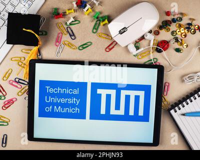 Bayern, Deutschland. 31. Dezember 2015. In dieser Fotoabbildung ist das Logo der Technischen Universität München auf einem Tablet zu sehen. (Kreditbild: © Igor Golovniov/SOPA Images via ZUMA Press Wire) NUR REDAKTIONELLE VERWENDUNG! Nicht für den kommerziellen GEBRAUCH! Stockfoto