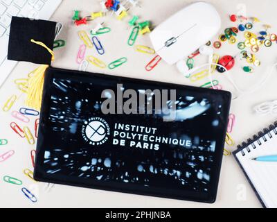 Bayern, Deutschland. 31. Dezember 2015. In dieser Fotoabbildung ist das Logo des Instituts Polytechnique de Paris auf einem Tablet zu sehen. (Kreditbild: © Igor Golovniov/SOPA Images via ZUMA Press Wire) NUR REDAKTIONELLE VERWENDUNG! Nicht für den kommerziellen GEBRAUCH! Stockfoto