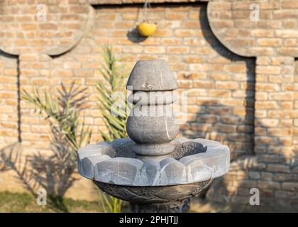 Schwarzer Marmorbrunnen, Nahaufnahme Stockfoto