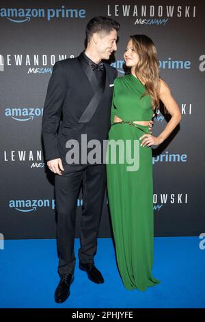 Warschau, Polen. 28. März 2023. Robert Lewandowski, Anna Lewandowska während der Premiere des Dokumentarfilms „Lewandowski - Nieznany“ in Warschau, Polen, am 28. März 2023. (Foto: Foto Olimpik/NurPhoto) Kredit: NurPhoto SRL/Alamy Live News Stockfoto