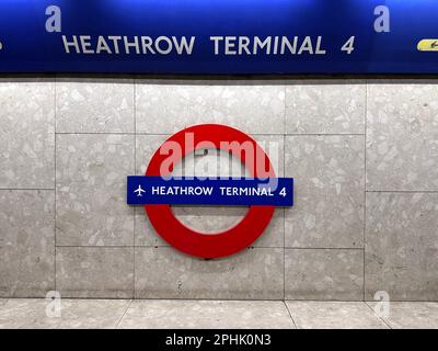 Heathrow Terminal 4 ist ein Flughafenterminal am Flughafen Heathrow, Außenansicht des Flughafens London Heathrow Stockfoto
