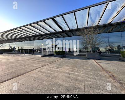 Heathrow Terminal 4 ist ein Flughafenterminal am Flughafen Heathrow, Außenansicht des Flughafens London Heathrow Stockfoto