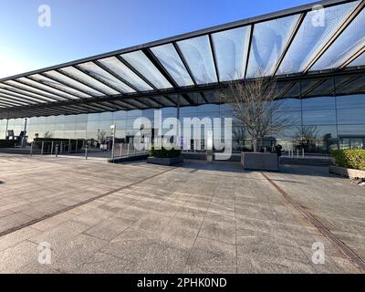 Heathrow Terminal 4 ist ein Flughafenterminal am Flughafen Heathrow, Außenansicht des Flughafens London Heathrow Stockfoto