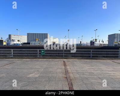 Heathrow Terminal 4 ist ein Flughafenterminal am Flughafen Heathrow, Außenansicht des Flughafens London Heathrow Stockfoto