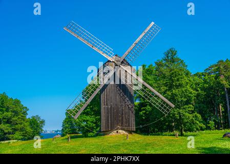 Windmühle im Estnischen Freiluftmuseum in Tallin. Stockfoto