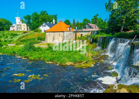 Keila-Joa Manor und Keila Juga Wasserfall in Estland. Stockfoto