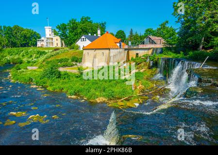 Keila-Joa Manor und Keila Juga Wasserfall in Estland. Stockfoto