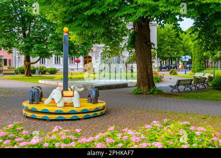 Blick auf den Hauptplatz in Pärnu, Estland Stockfoto