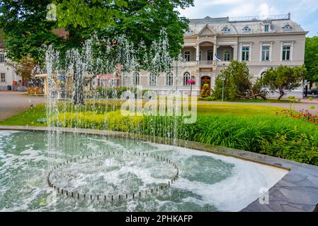 Blick auf den Hauptplatz in Pärnu, Estland Stockfoto