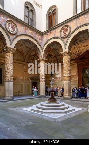 Besuch des Alten Palastes ( Palazzo Vecchio ) in Florenz, Italien Stockfoto