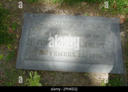 Los Angeles, Kalifornien, USA 26. März 2023 Schauspielerin June Gales Grab auf dem Pierce Brothers Westwood Village Memorial Park Cemetery am 26. März 2023 in Los Angeles, Kalifornien, USA. Foto: Barry King/Alamy Stock Photo Stockfoto