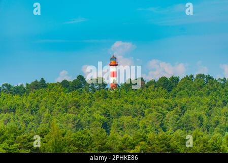 Sommertag am Leuchtturm Nida in Litauen. Stockfoto