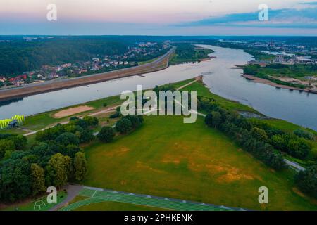 Luftaufnahme des Zusammenflusses der Flüsse Nemunas und Neris in Kaunas, Litauen. Stockfoto