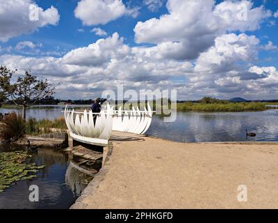 Ballarat Australia / Water Lily Bridge am Lake Wendouree, Ballarat Victoria Australia.die Inselsanitäranlagen und die Reedbeds rund um den See sorgen für einen gelungenem Wetter Stockfoto