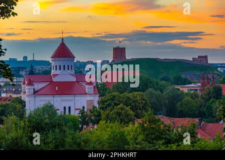 Blick auf die Kathedrale von Theotokos von der Festung Barbakanas in Vilnius, Litauen. Stockfoto