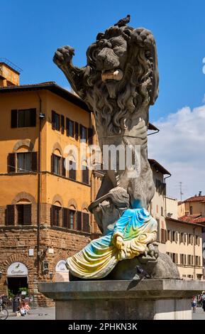 Löwendenkmal auf der Piazza della Signoria in ukrainischen Farben Stockfoto