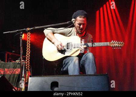 Das John Butler Trio tritt live auf der „Funky Tonight Tour“ auf. Enmore Theatre, 27.11.06. Sydney, Australien Stockfoto