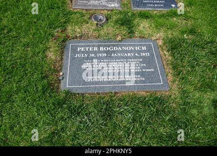 Los Angeles, Kalifornien, USA 26. März 2023 Direktor Peter Bogdanovichs Grab auf dem Pierce Brothers Westwood Village Memorial Park Cemetery am 26. März 2023 in Los Angeles, Kalifornien, USA. Foto: Barry King/Alamy Stock Photo Stockfoto